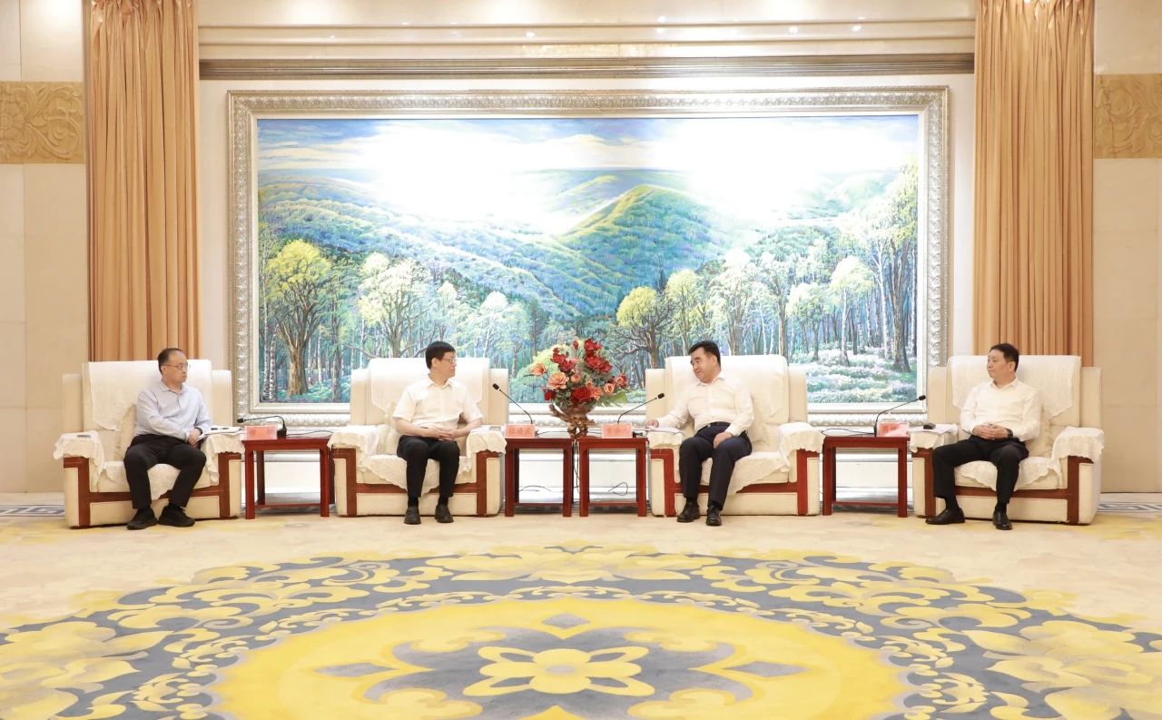 華電煤業(yè)黨委書記、董事長杜將武拜會(huì)慶陽市委書記黃澤元