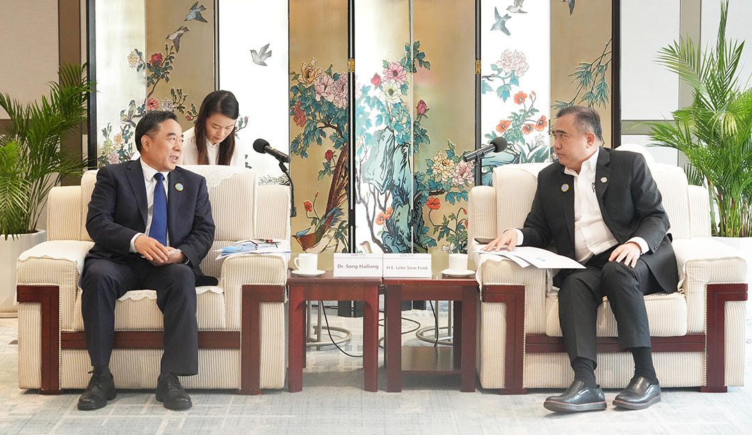 中國能建黨委書記、董事長宋海良與馬來西亞交通部部長陸兆福會談