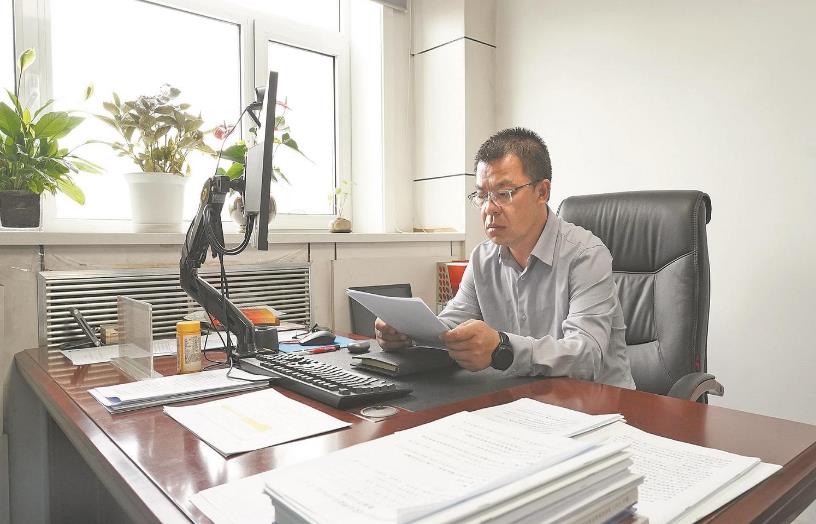 張忠鋒：為三江源頭百姓富裕、生態(tài)美好探索奔忙