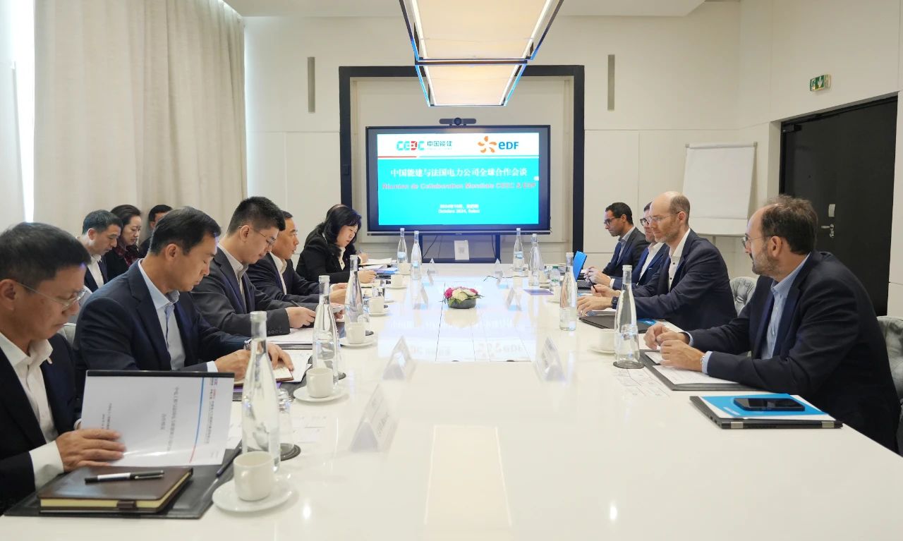 中國(guó)能建黨委書記、董事長(zhǎng)宋海良與法國(guó)電力公司新能源集團(tuán)執(zhí)行總裁塞德里克·勒布塞會(huì)談