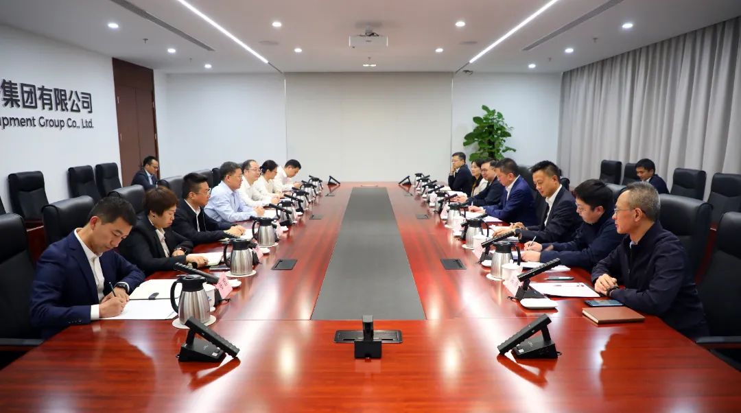 中國電氣裝備黨委書記、董事長李洪鳳會見上海市國資委黨委書記、主任賀青
