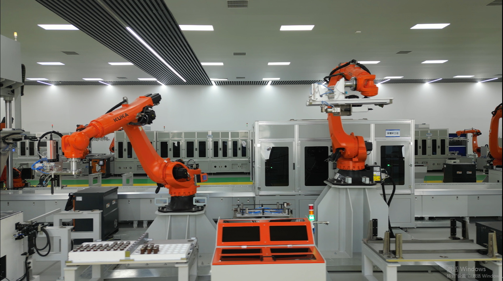 國內(nèi)首條全釩液流電池自動(dòng)化生產(chǎn)線下線