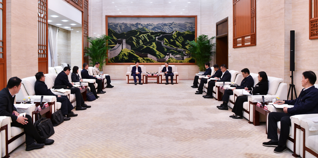 大唐集團(tuán)黨組書(shū)記、董事長(zhǎng)鄒磊與廣西來(lái)賓市委書(shū)記何朝建會(huì)談