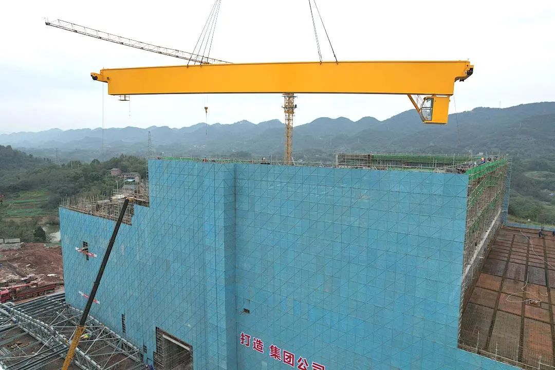 江津燃機(jī)項目主廠房行車吊裝提前就位