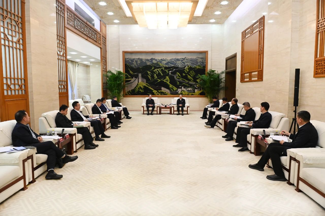 大唐集團黨組書記、董事長鄒磊與中國電建黨委書記、董事長丁焰章會談
