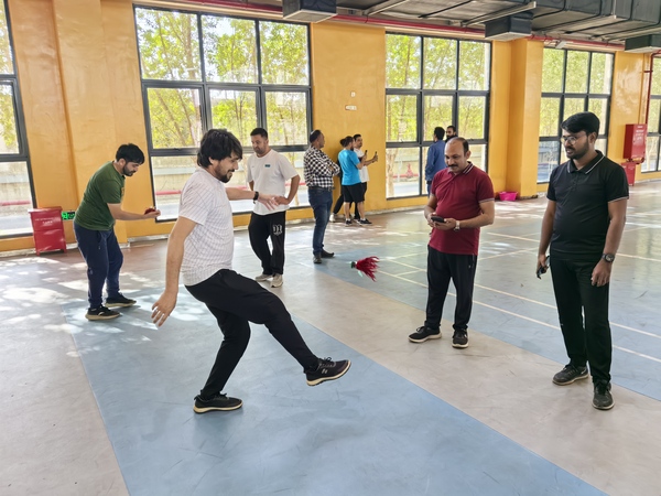【新春走基層】熱熱鬧鬧過(guò)大年，海外堅(jiān)守迎新春