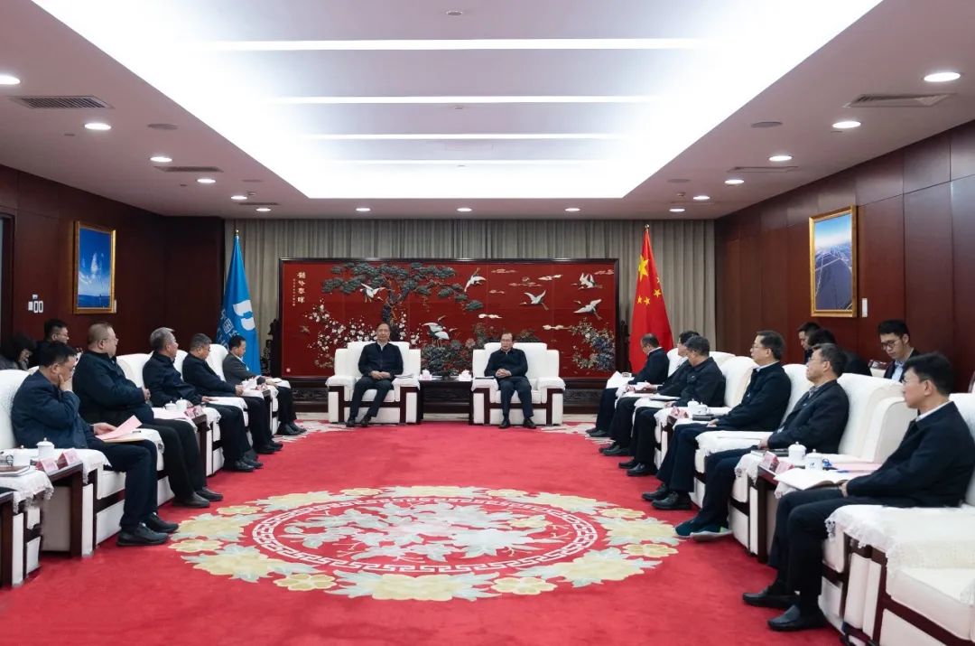 江毅與山西省委常委、常務(wù)副省長(zhǎng)盧東亮舉行會(huì)談