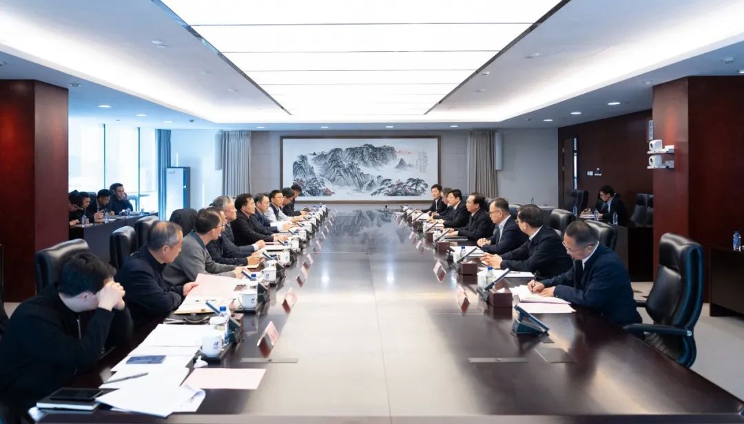 華電集團(tuán)董事長(zhǎng)、黨組書記江毅與北京市政府黨組成員、副市長(zhǎng)文獻(xiàn)舉行會(huì)談