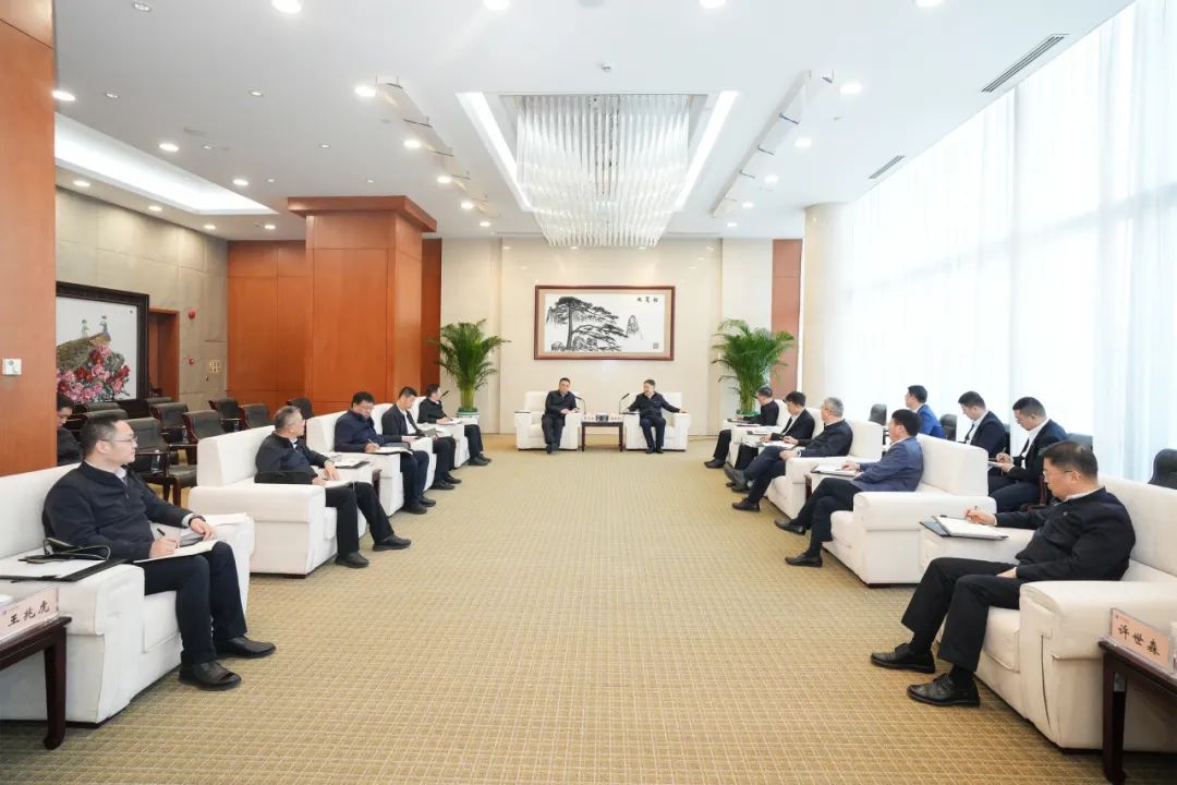 華能集團董事長溫樞剛、總經(jīng)理張文峰會見哈電集團董事長曹志安、總經(jīng)理黃偉
