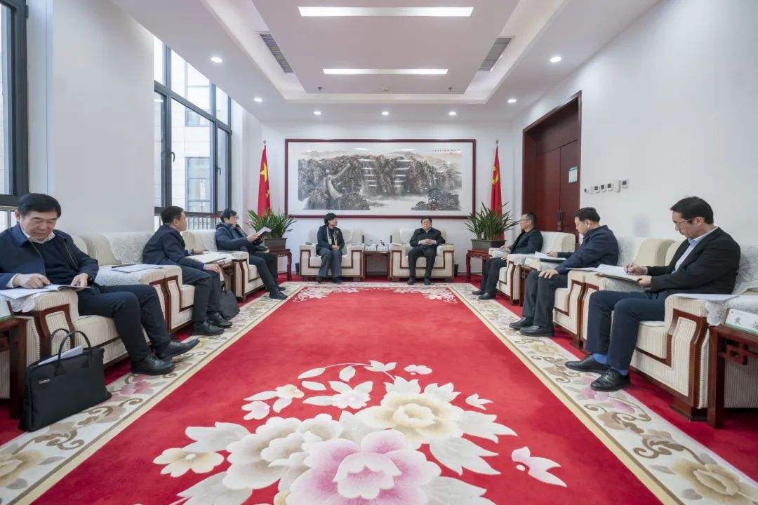 內(nèi)蒙古電力集團(tuán)與包頭市政府、中國二冶集團(tuán)、中國能建華北院和陜西院交流座談