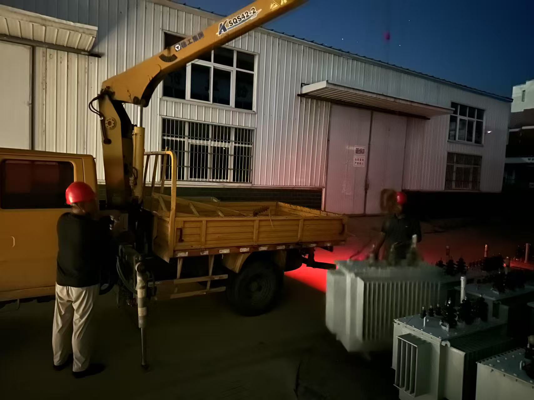 國網(wǎng)泌陽縣供電公司：24小時(shí)物資保障"閃電戰(zhàn)"  守護(hù)高溫下的清涼