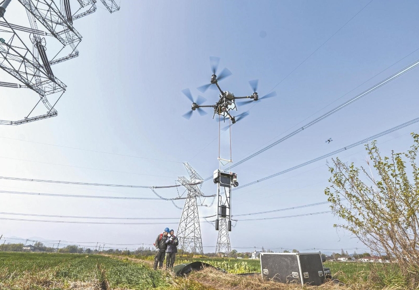 浙江湖州供電公司研制輸電線路X射線檢測機(jī)器人 高效檢查輸電線路“關(guān)節(jié)”