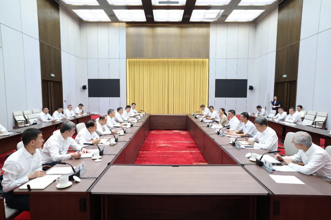 中國電氣裝備黨委副書記閆華鋒率隊(duì)到國家電網(wǎng)公司拜訪交流