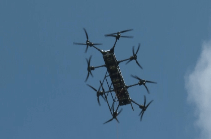 8軸16旋翼重載無人機在十堰上崗，助力電網建設