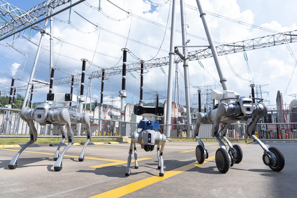 深圳電網(wǎng)機(jī)器人軍團(tuán)多棲作戰(zhàn)，力保十五運(yùn)會(huì)電力無(wú)憂