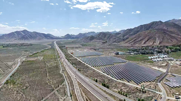 西藏白朗縣90兆瓦光儲一體化項目成功實現全容量并網發(fā)電